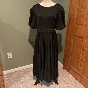 BLACK OPEN BACK SHORT SLEEVE DRESS SIZE M  #364